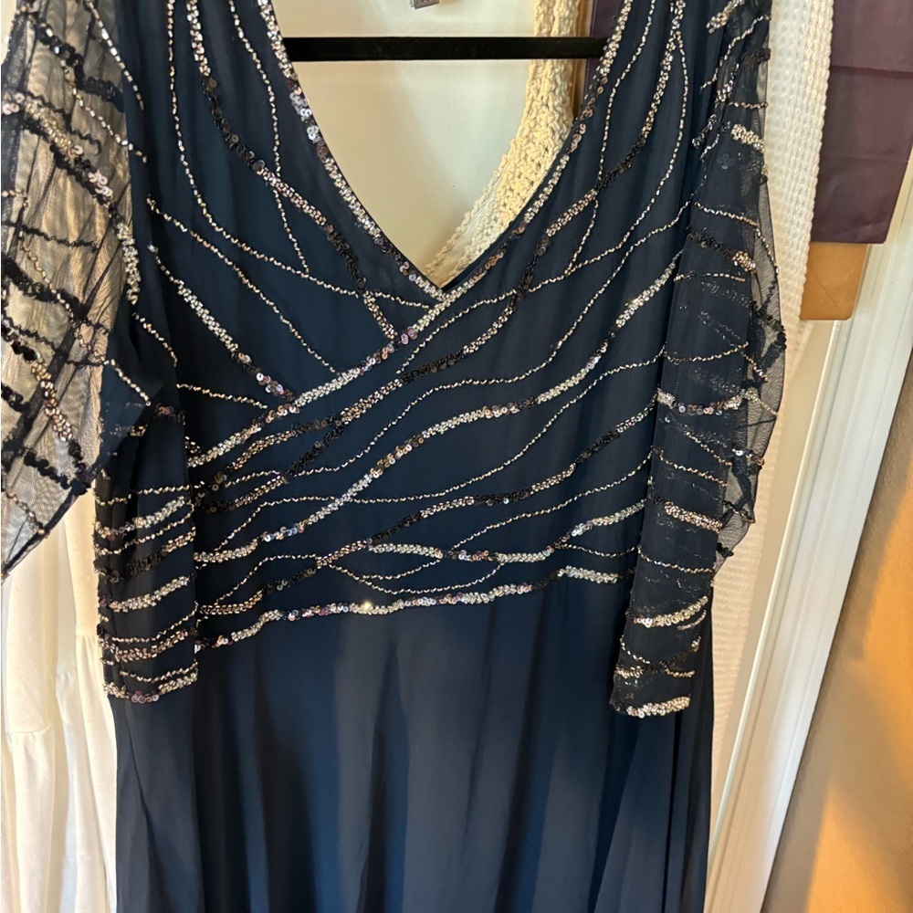 J Kara Women's 3/4 Sleeve Beaded Gown Size 18 - Picture 11 of 11